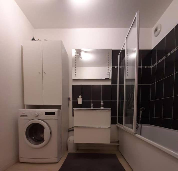 Joli Appartement Avec Jardin Et 2 Parkings Prives อาร์ฌ็องเตย ภายนอก รูปภาพ